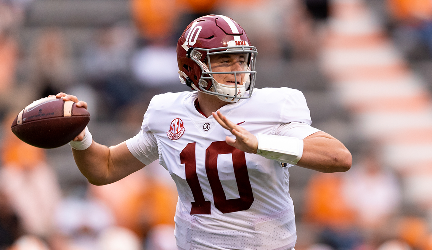 The Mac Attack
     Alabama quarterback Mac Jones earned 'Playmaker of the Week' honors from former Heisman-winning QB Matt Leinart.  NOVEMBER 6, 2020