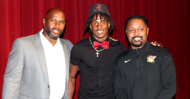 Twitter reacts to Alabama landing Ga'Quincy McKinstry Check out Twitter reactions to five-star cornerback Ga'Quincy McKinstry committed to Alabama on Sunday.  OCTOBER 26, 2020 • 247SPORTS.COM