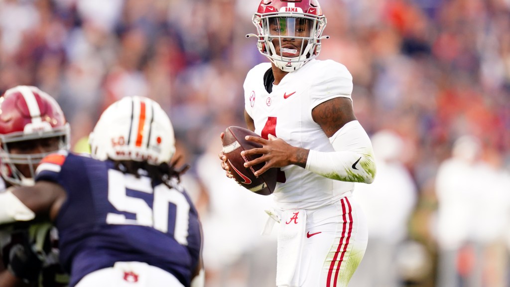 Prediction and betting odds for Alabama vs. Auburn in Week 14