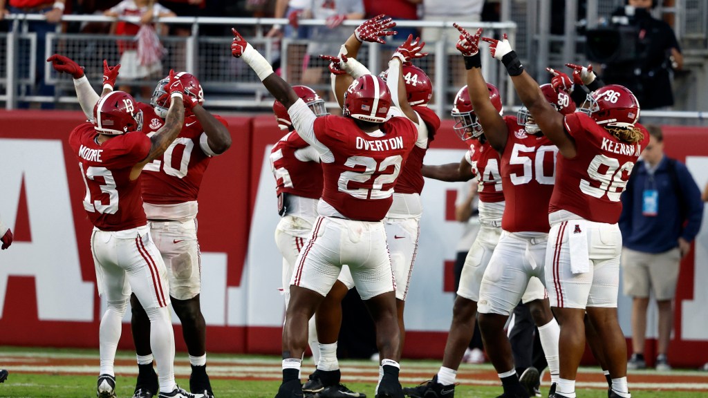 Alabama rises in new AP Top 25 college football poll ahead of huge showdown with LSU