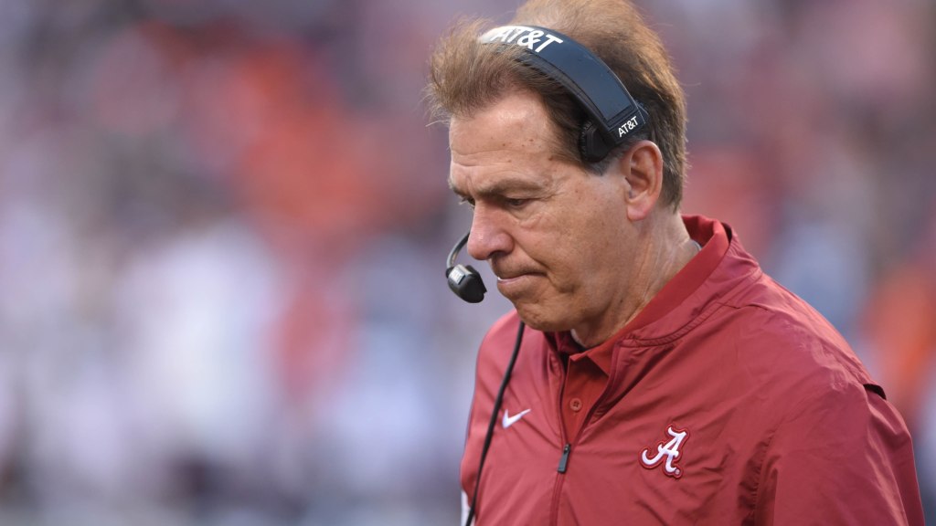 Alabama remains No. 2 in AP poll, moves closer to top spot