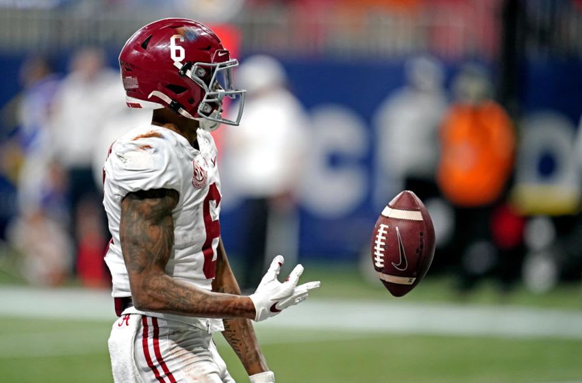 Alabama wide receiver DeVonta Smith should win Heisman Trophy Alabama wide receiver DeVonta Smith should take home the Heisman Trophy this season The race for the Heisman Trophy this season has truly be…  DECEMBER 23, 2020 • NFLMOCKS.COM