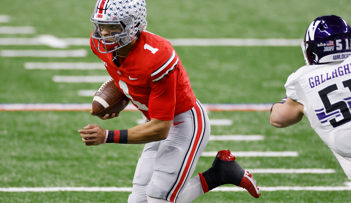 Urban's Playbook: The QB-WR Connection
     On this week's edition of "Urban's Playbook," Meyer laid out the importance of symmetry between a quarterback and his receivers.  DECEMBER 19, 2020