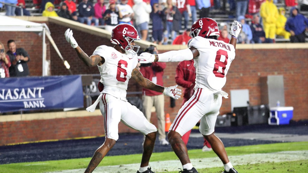 Watch: Alabama’s John Metchie with pulverizing hit on Florida DB