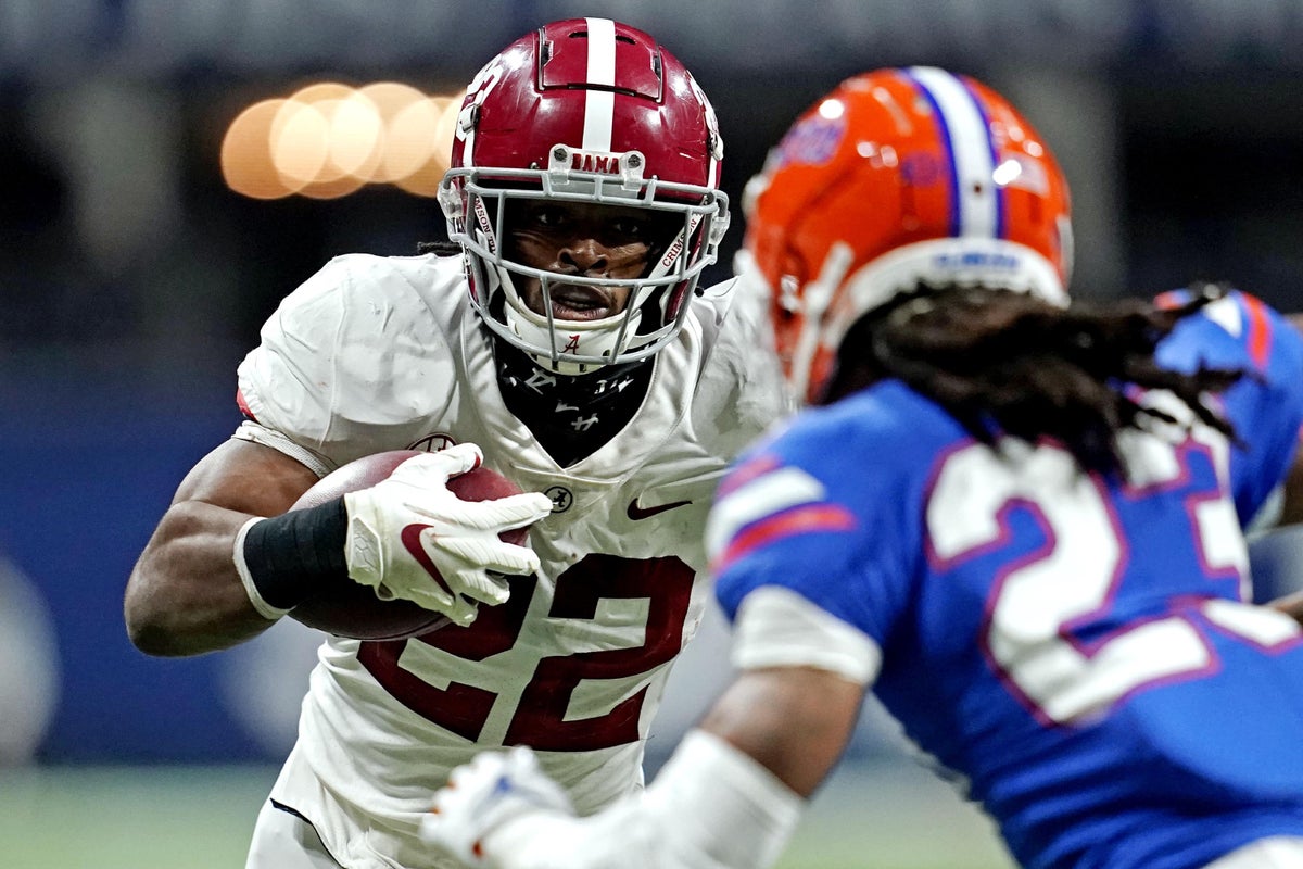 Alabama's win against Florida secured one of the greatest seasons in SEC history Alabama finished 11-0 in SEC play with a conference championship win, led by Heisman candidates Najee Harris, Mac Jones and DeVonta Smith.  DECEMBER 20, 2020 • THEATHLETIC.COM