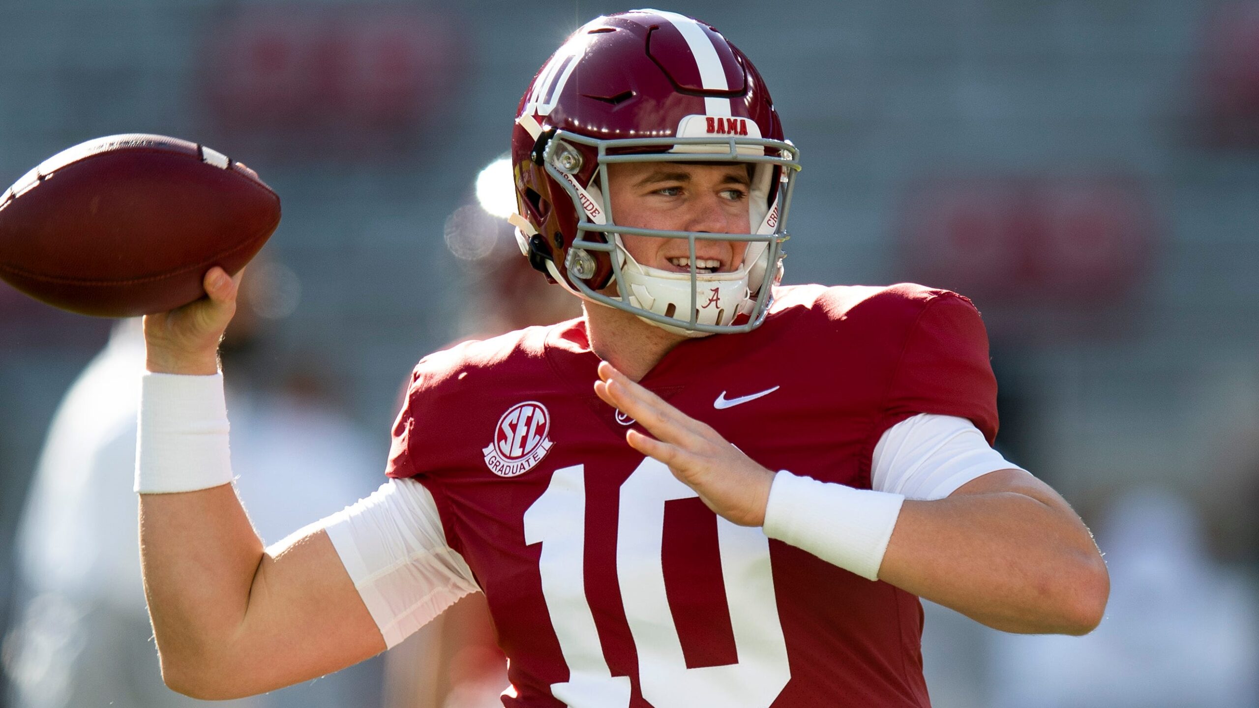 Alabama's Mac Jones, DeVonta Smith lead USA TODAY Sports' 2020 All-America teams Alabama quarterback Mac Jones and wide receiver DeVonta Smith were the easiest picks for the USA TODAY Sports 2020 All-America teams.  DECEMBER 23, 2020 • USATODAY.COM