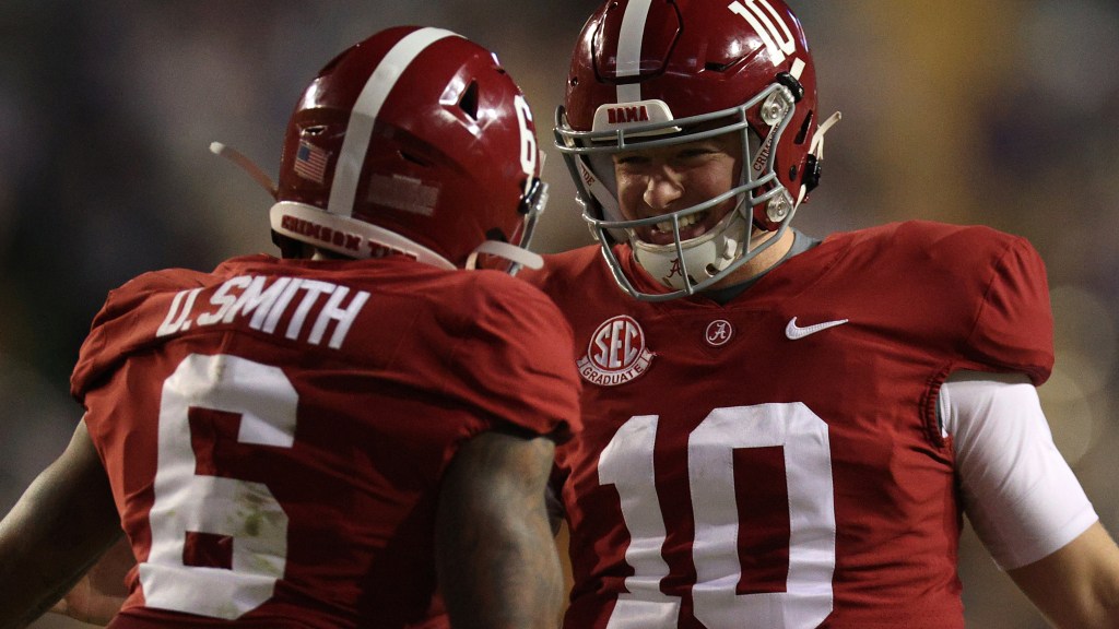 Where do Mac Jones & DeVonta Smith stand on latest updated BetMGM Heisman odds?