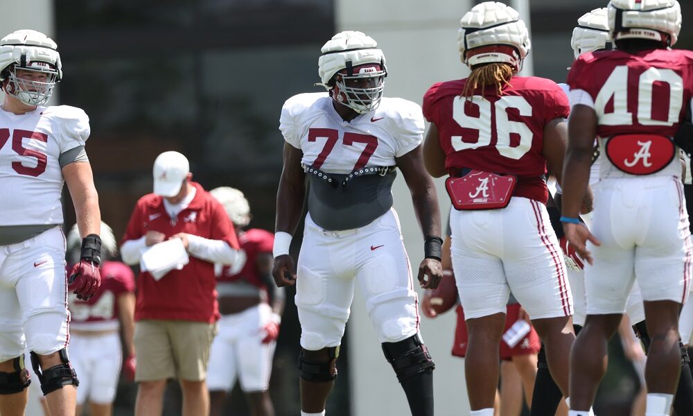 Alabama starting offensive lineman announces he will return for senior season