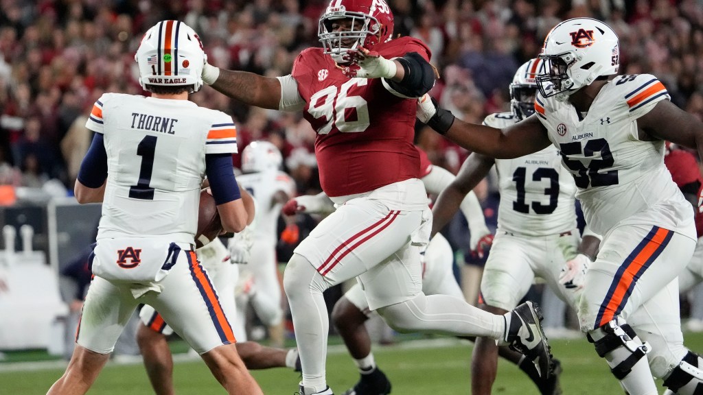 Alabama veteran defensive tackle announces return for 2025 season