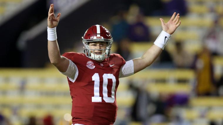 How Alabama's Mac Jones went from Tua Tagovailoa's backup to Heisman Trophy finalist Mac Jones had big shoes to fill as the Alabama quarterback following Tua Tagovailoa, but he filled those shoes all the way to a spot as a He…  JANUARY 1, 2021 • SPORTINGNEWS.COM