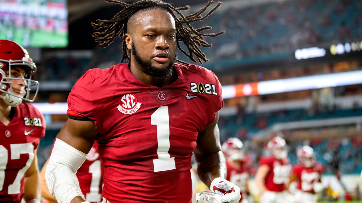 Alabama LB announces he will transfer from program Alabama inside linebacker Ben Davis has announced via social media that he will be transferring from the Crimson Tide program. Davis joined…  FEBRUARY 15, 2021 • USATODAY.COM