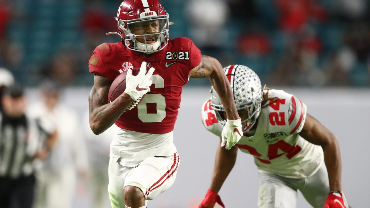 5 realistic landing spots for DeVonta Smith in 2021 NFL draft Former Alabama wide receiver DeVonta Smith was a relatively quiet role player on the team for three years. Sure, he put up numbers, but he w…  FEBRUARY 10, 2021 • USATODAY.COM